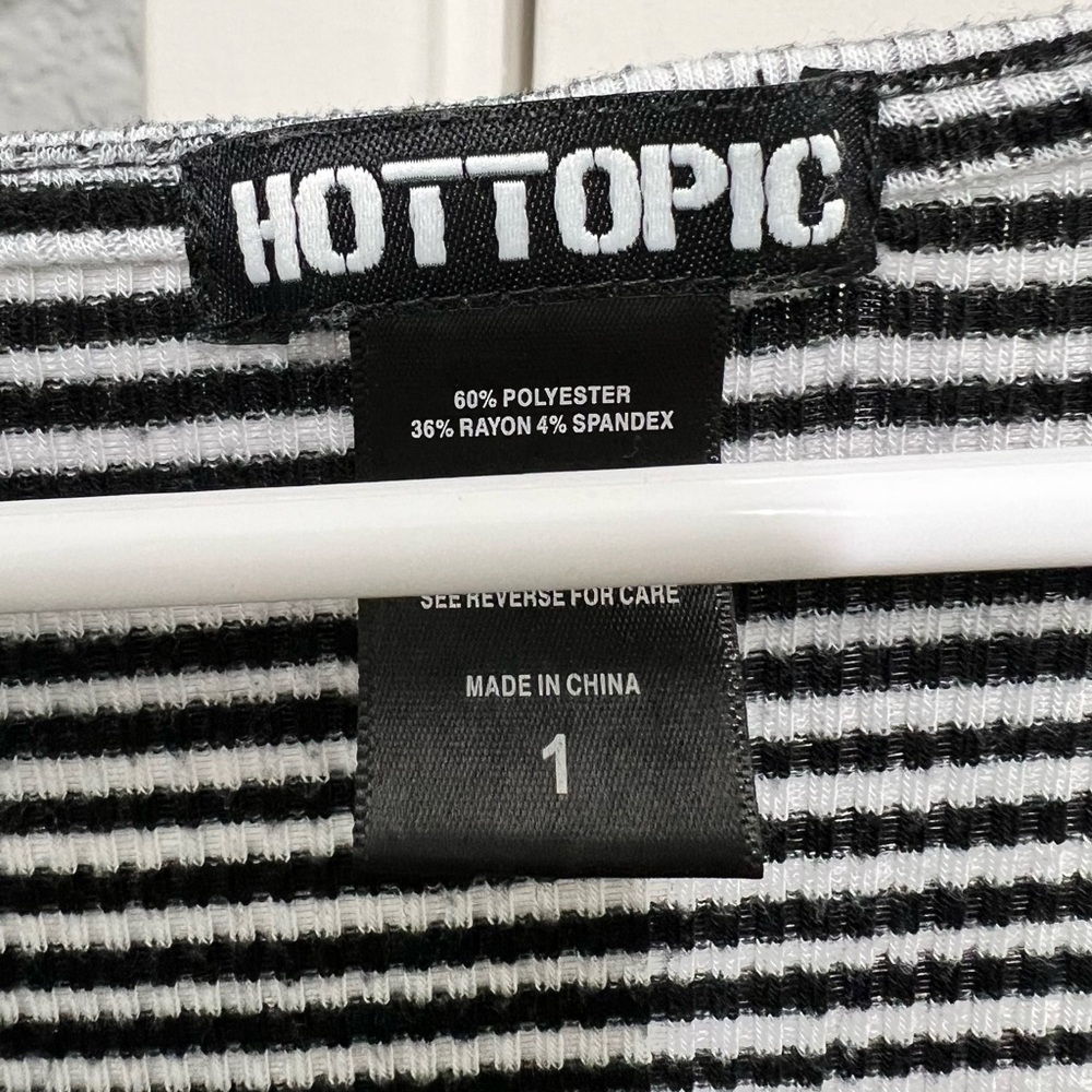 Hot Topic crop striped top - Picture 3 of 5